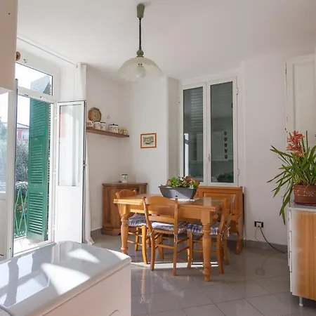 Apartment Le Grazie 2 Bedroom Sea View Le Grazie (Liguria)