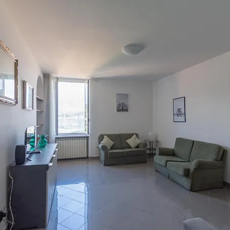 Le Grazie 2 Bedroom Sea View Апартаменты Ле-Грацие