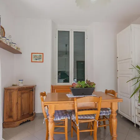 Le Grazie 2 Bedroom Sea View Апартаменты Ле-Грацие